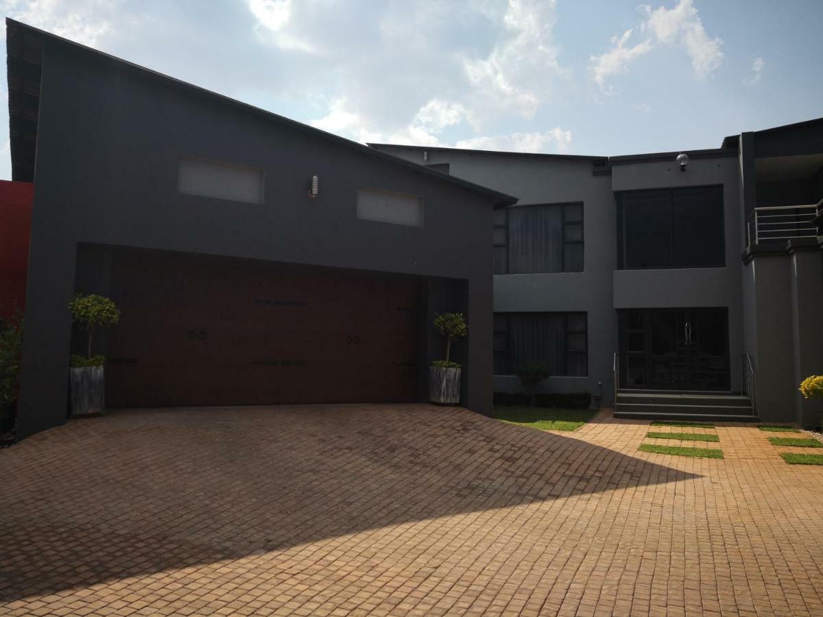 Mmakgabo Boutique Lodge Bela-Bela Exterior photo